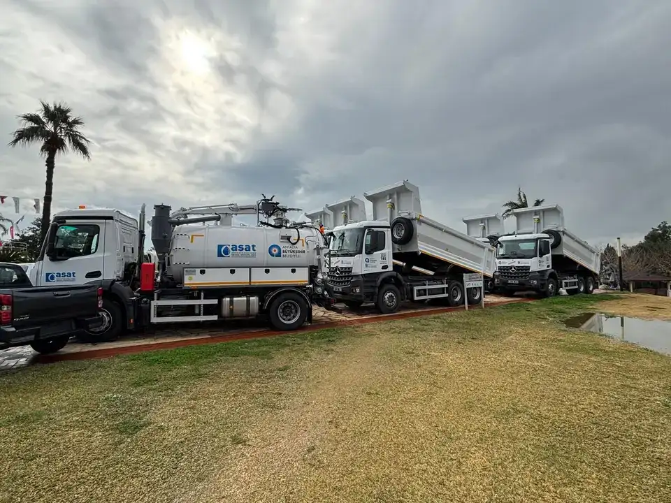 Antalya Büyükşehir hizmet filosu yenilendi: Yeni araçlar törenle tanıtıldı 13